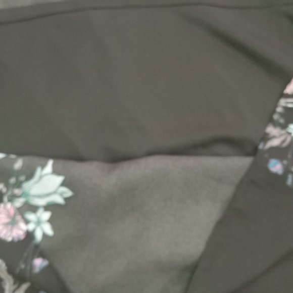 $5 Last Chance! NICOLE MILLER | Long Bell Sleeve Floral Shift Dress - Picture 8 of 11